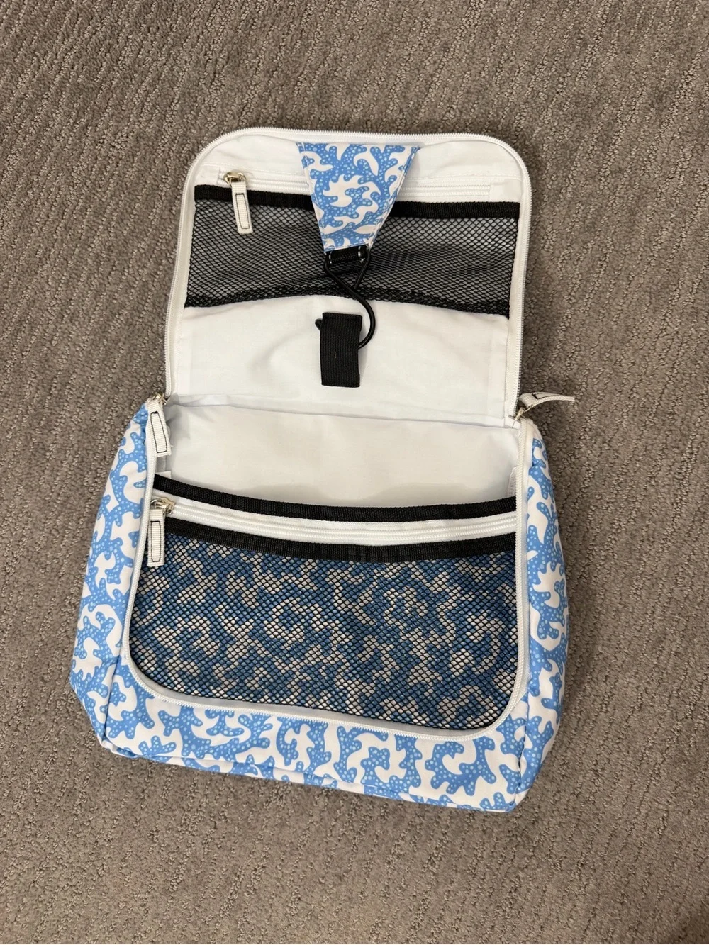 NWT Scout Bags Beauty Gordito Hanging Toiletry Bag